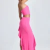 Vestido largo con corte bandeau, aberturas y volantes de Acelynn en rosa piruleta