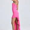 Vestido largo con corte bandeau, aberturas y volantes de Acelynn en rosa piruleta