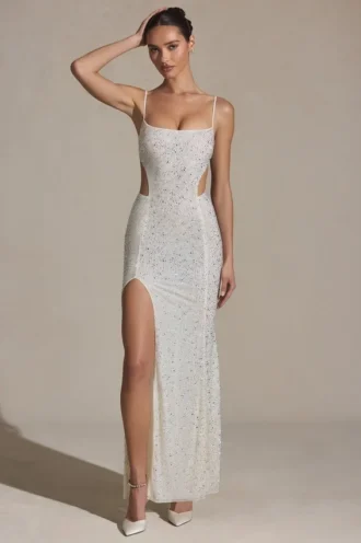 Vestido largo con corte de cola de pez y adornos Lucienne en blanco