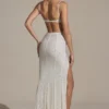 Vestido largo con corte de cola de pez y adornos Lucienne en blanco