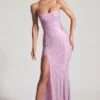 Vestido largo con corte de cola de pez y adornos Lucienne en rosa peonía