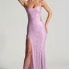 Vestido largo con corte de cola de pez y adornos Lucienne en rosa peonía
