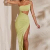 Vestido largo con corte en un hombro Ishtar en verde