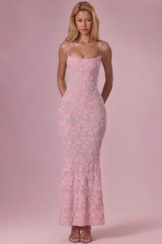 Vestido largo con cuello cuadrado y adornos Valora en rosa palo