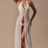 Vestido largo con cuello halter Coralie en blanco