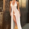Vestido largo con cuello halter Coralie en blanco