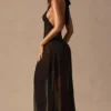Vestido largo con cuello halter Coralie en negro