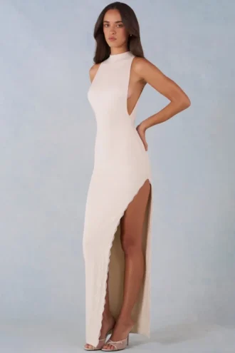Vestido largo con cuello halter de modal Cataleya en color marfil