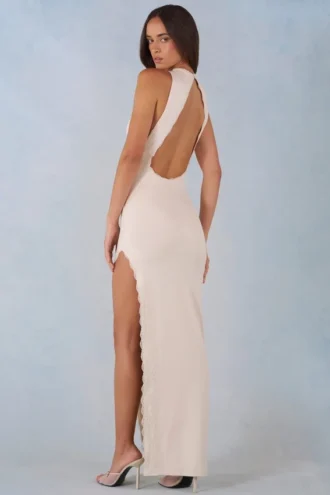 Vestido largo con cuello halter de modal Cataleya en color marfil