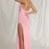 Vestido largo con cuello halter Indi en rosa algodón de azúcar