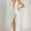 Vestido largo con cuello halter Kaeli en blanco