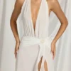 Vestido largo con cuello halter Kaeli en blanco