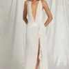 Vestido largo con cuello halter Kaeli en blanco
