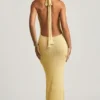 Vestido largo con cuello halter Mirri Bouclé en amarillo