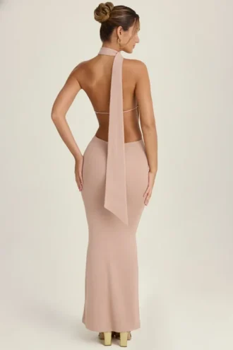 Vestido largo con cuello halter y aberturas con detalle de pañuelo de Anneka en melocotón cálido
