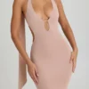 Vestido largo con cuello halter y aberturas con detalle de pañuelo de Anneka en melocotón cálido
