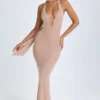 Vestido largo con cuello halter y aberturas con detalle de pañuelo de Anneka en melocotón cálido