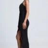 Vestido largo con cuello halter y aberturas con detalles metálicos Margot en negro