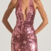 Vestido largo con cuello halter y adornos de lentejuelas Nolira en rosa