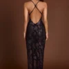 Vestido largo con cuello halter y adornos Luserna en serpiente morada