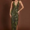 Vestido largo con cuello halter y adornos Luserna en verde serpiente