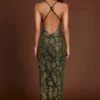 Vestido largo con cuello halter y adornos Luserna en verde serpiente