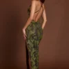 Vestido largo con cuello halter y adornos Luserna en verde serpiente
