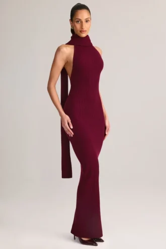 Vestido largo con cuello halter y detalle de bufanda de punto acanalado Dree en color vino