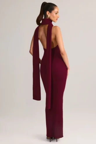 Vestido largo con cuello halter y detalle de bufanda de punto acanalado Dree en color vino