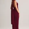 Vestido largo con cuello halter y detalle de bufanda de punto acanalado Dree en color vino