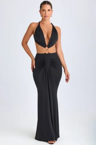 Vestido largo con cuello halter y detalles de herrajes Omarosa en negro