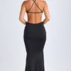 Vestido largo con cuello halter y detalles de herrajes Omarosa en negro