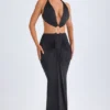 Vestido largo con cuello halter y detalles de herrajes Omarosa en negro