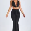 Vestido largo con cuello halter y detalles de herrajes Omarosa en negro