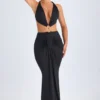 Vestido largo con cuello halter y detalles de herrajes Omarosa en negro