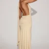 Vestido largo con cuello halter y escote pronunciado de jersey suave Navina en color champán