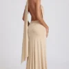 Vestido largo con cuello halter y escote pronunciado de jersey suave Navina en color champán