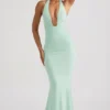 Vestido largo con cuello halter y espalda descubierta fruncida Laverna en color menta