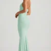 Vestido largo con cuello halter y espalda descubierta fruncida Laverna en color menta