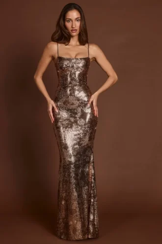 Vestido largo con cuello recto y adornos Antea en negro y lámina dorada