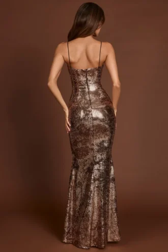 Vestido largo con cuello recto y adornos Antea en negro y lámina dorada