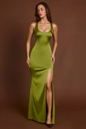 Vestido largo con cuello redondo y lazo en la espalda de Vittoria en verde oliva
