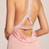 Vestido largo con cuello vuelto Teodora en rosa palo