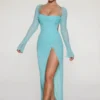 Vestido largo con cuello vuelto y adornos Champel en color aguamarina