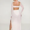 Vestido largo con cuello vuelto y adornos de Champel en color marfil