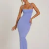 Vestido largo con cuello vuelto y adornos Monte Carlo en azul claro