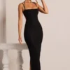 Vestido largo con cuello vuelto y adornos Monte Carlo en negro