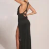 Vestido largo con cuello vuelto y corte hasta el muslo Teodora en negro