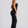 Vestido largo con cuello vuelto y tirantes finos adornado Palermo en negro
