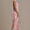 Vestido largo con detalle de bufanda adornada Primrose Premium con estampado floral rosa